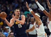 开云体育在线-掘金球员约基奇获得本赛季首个三双，帮助球队取胜