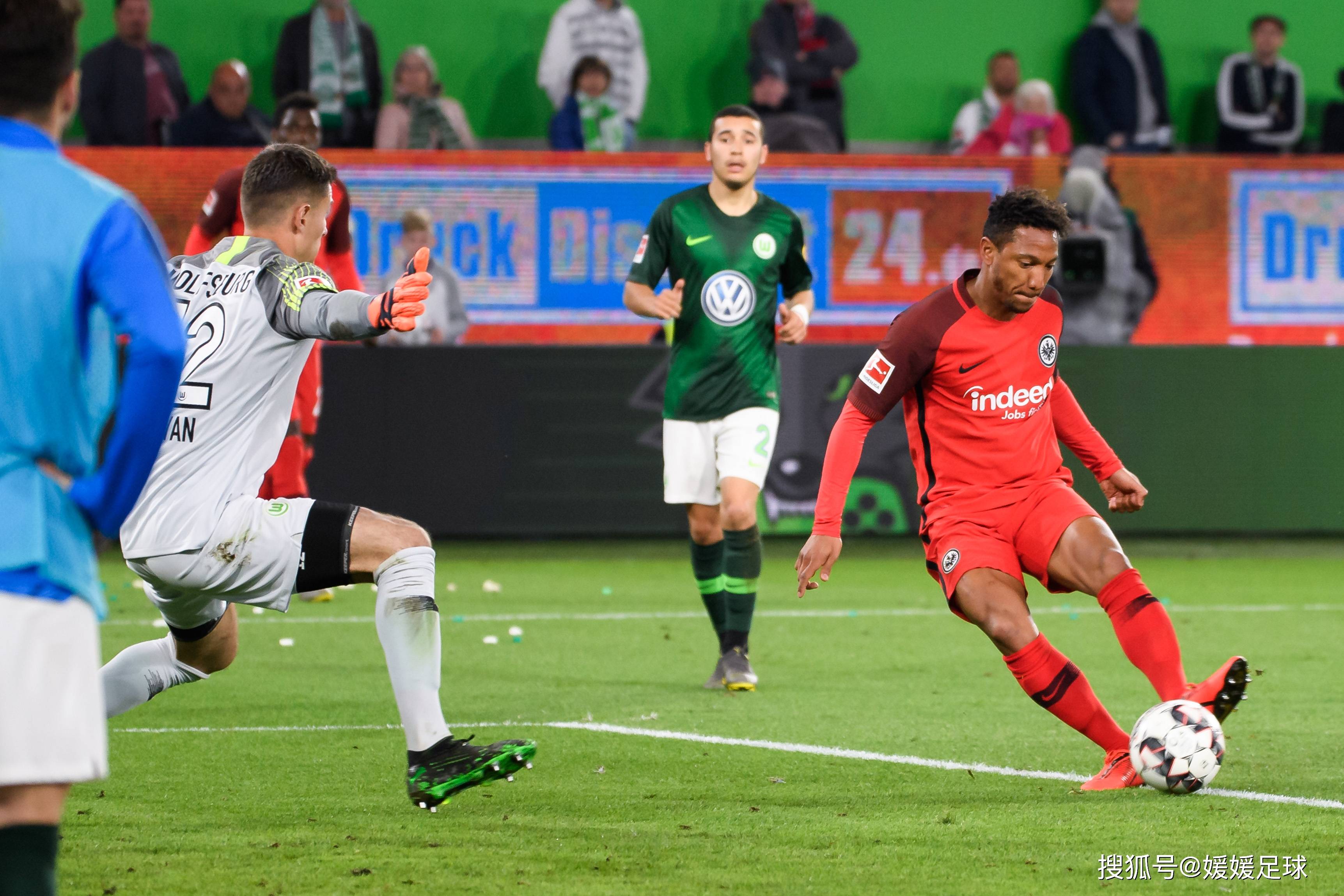 队伍在重要足球比赛中展现出统治力 队伍在重要足球比赛中展现出统治力