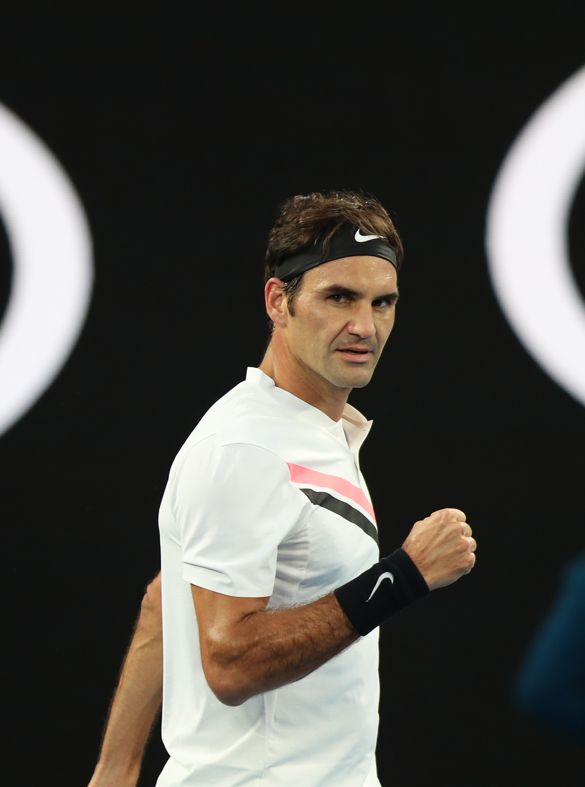 包含世界网球队逆转意大利网球队，费德勒制霸全场的词条