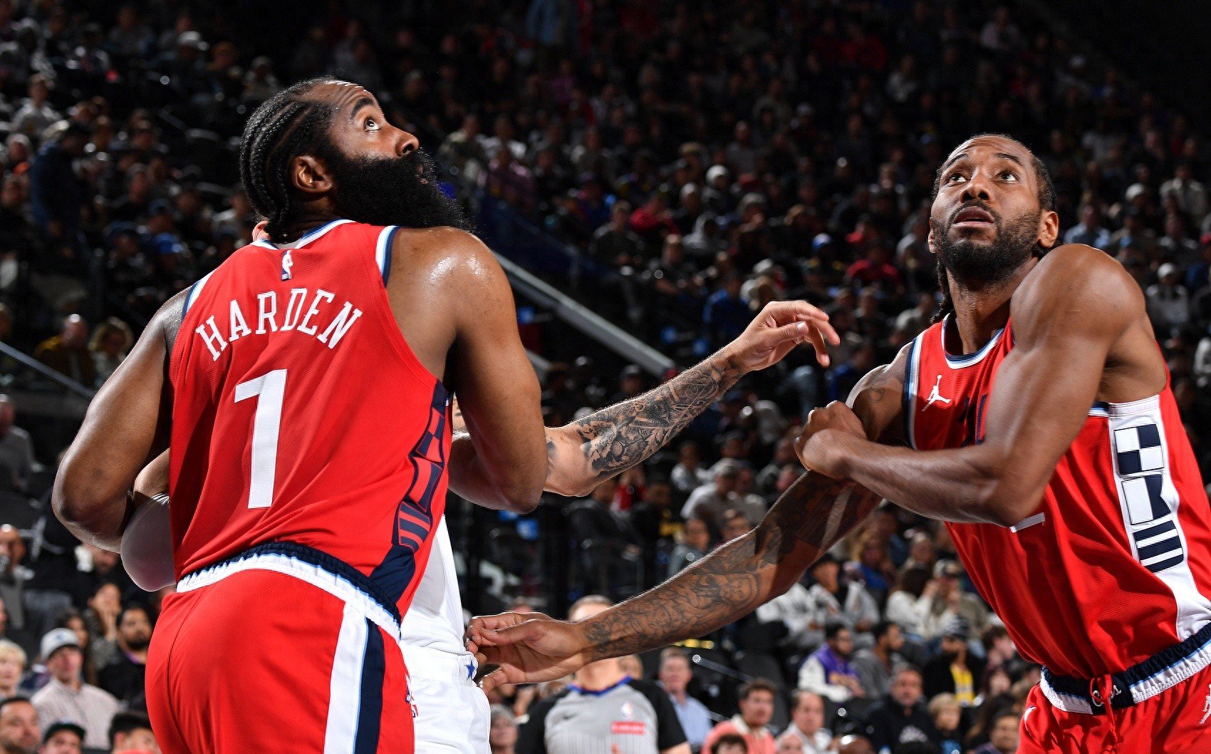 包含快船低迷状况得到改善，战胜森林狼取得两连胜的词条