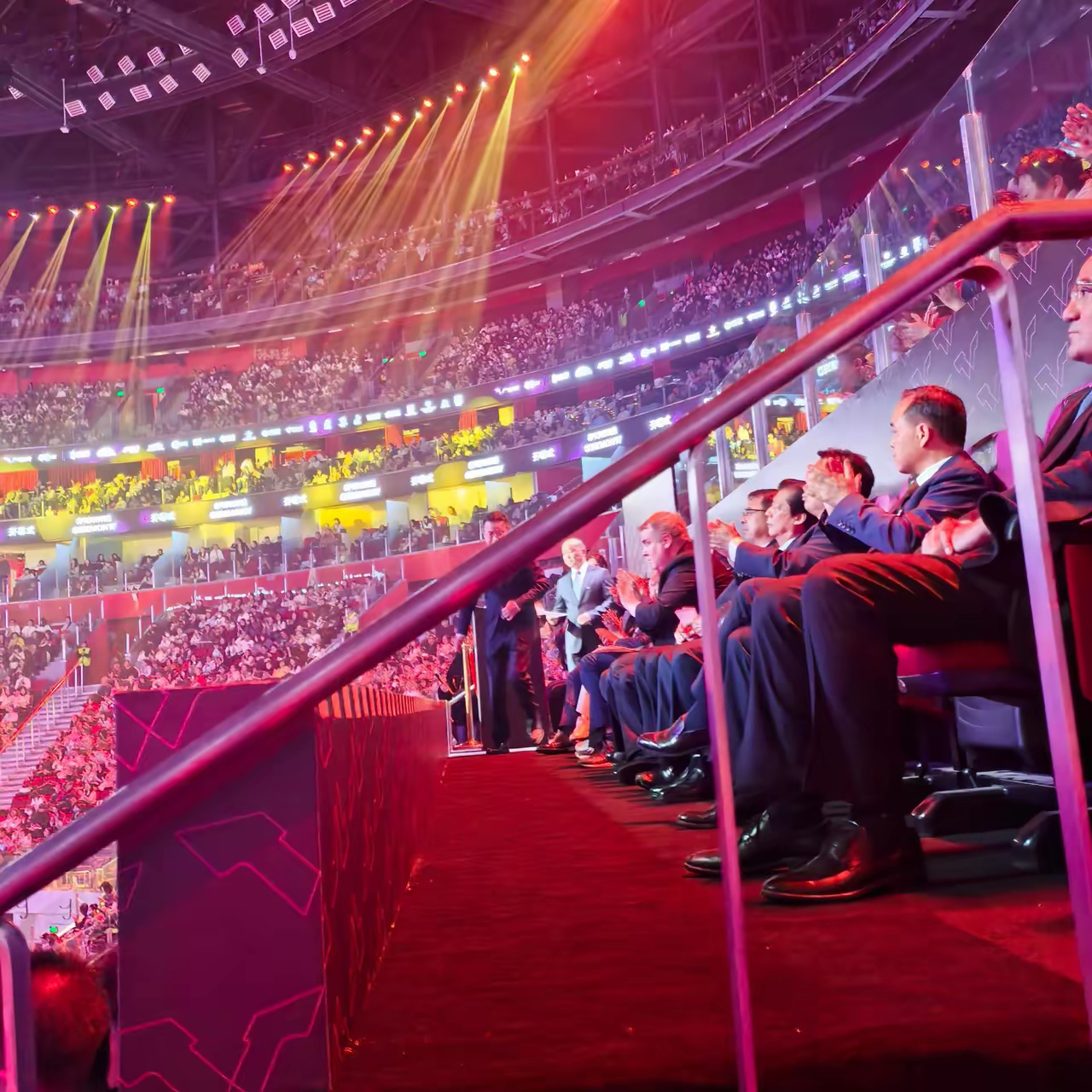 包含全明星球员闪耀赛场，激发球迷热情爆棚的词条