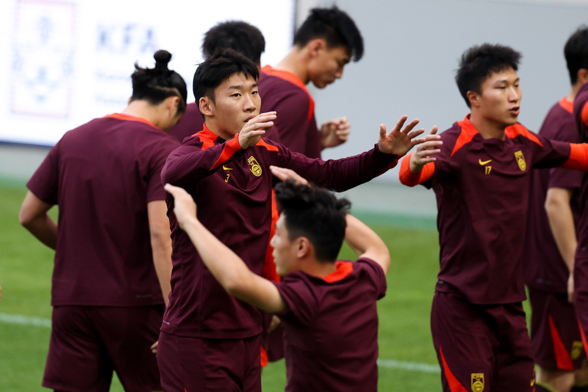 新加坡女足队员备战东南亚赛事