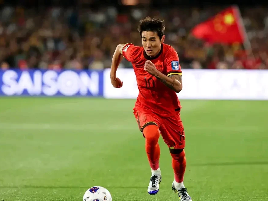 足球联赛中球员神勇表现,精彩比赛令人回味无穷的简单介绍 足球联赛中球员神勇表现,精彩比赛令人回味无穷的简单介绍