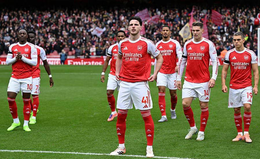 阿森纳逆转曼联，加维带队取胜