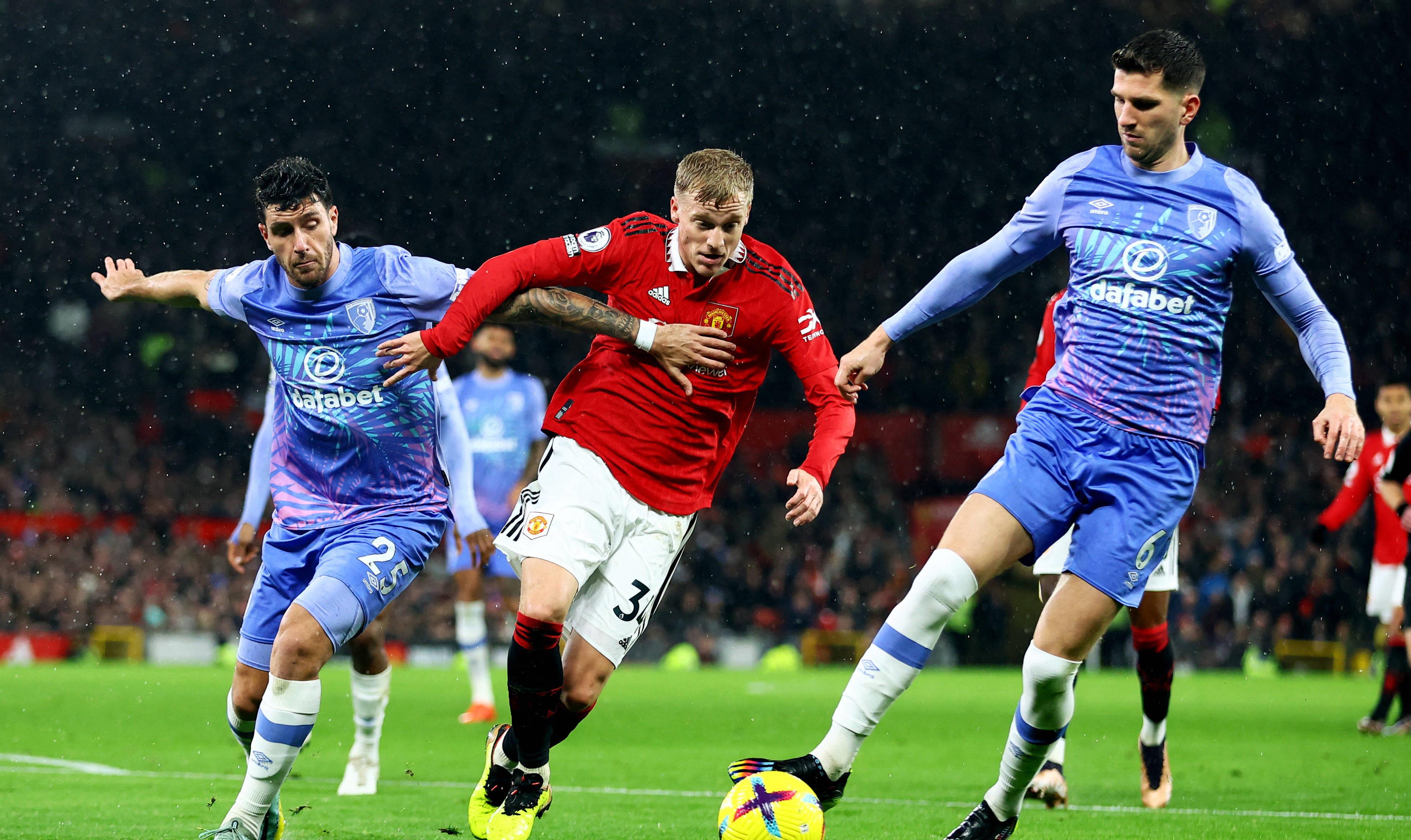 阿森纳逆转曼联，加维带队取胜