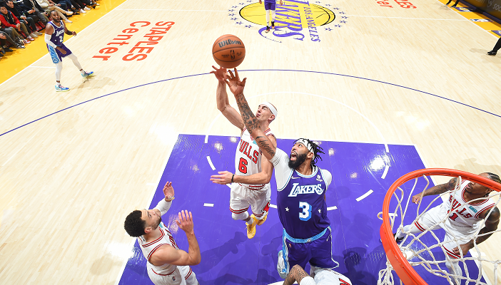 公牛险胜青岛队，浓眉哥关键制胜的简单介绍