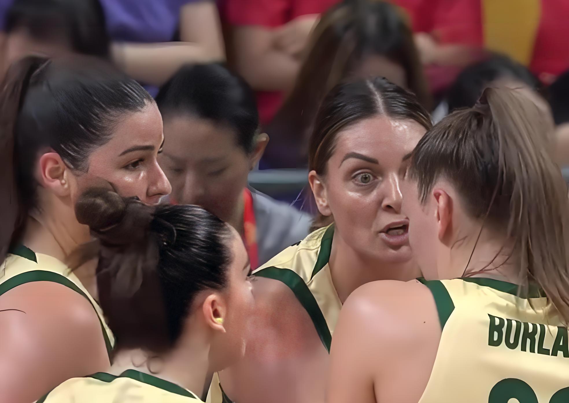 包含澳大利亚运动员荣耀夺牌，赛场上再创辉煌的词条