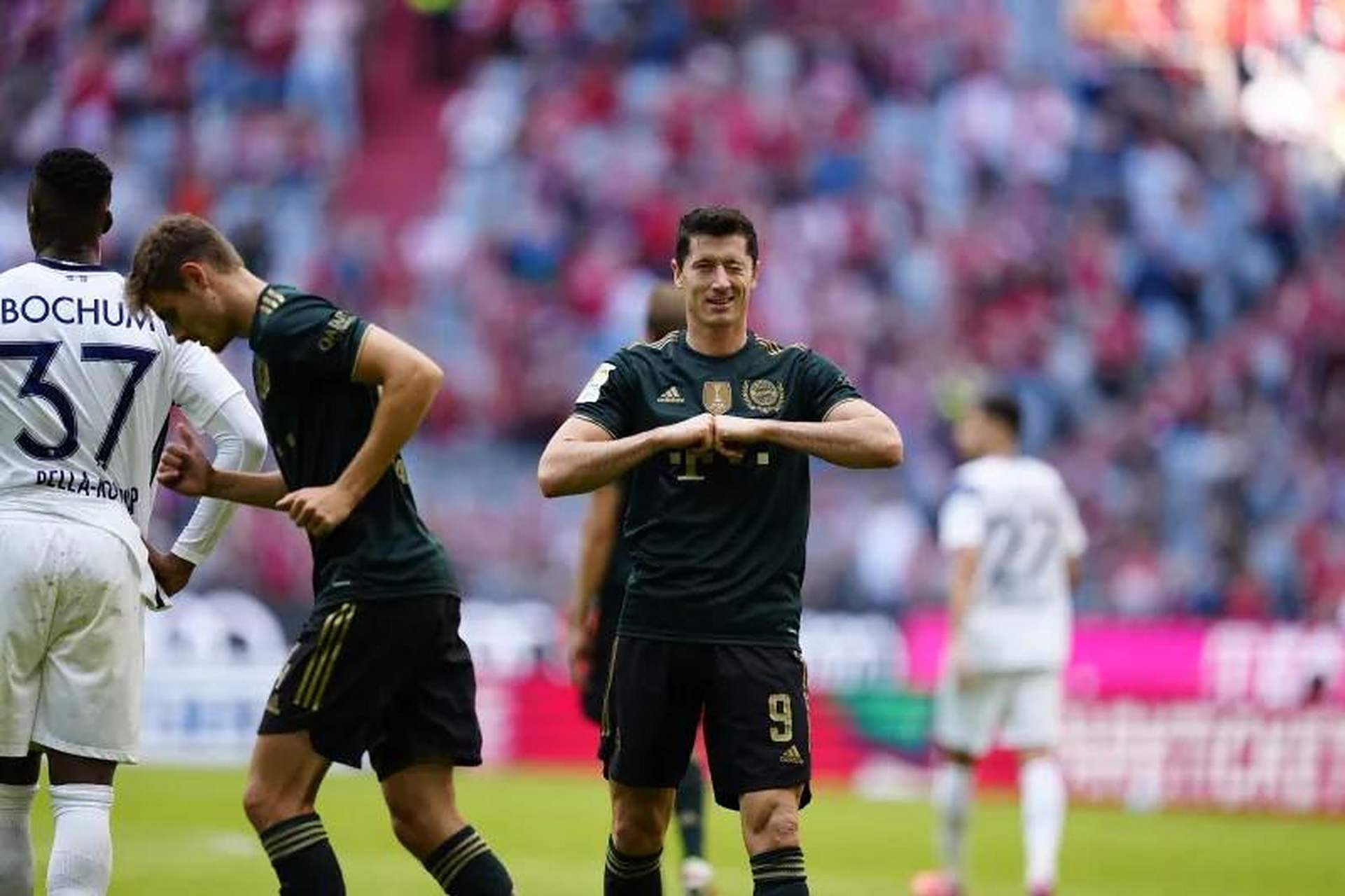 韩国翻盘美国，莱万打破历史纪录的简单介绍