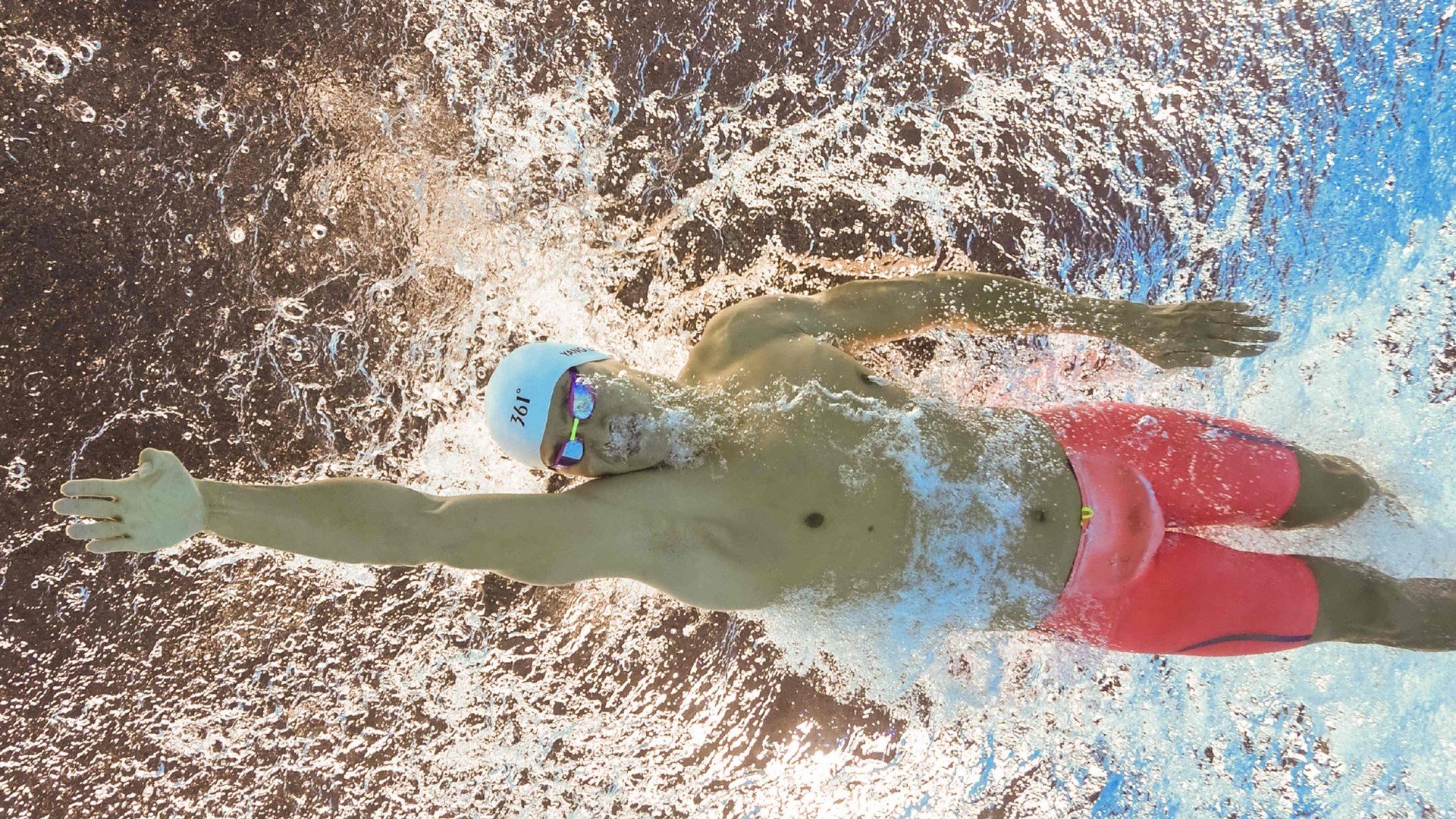 亚特兰大式高压逼抢战术成功压制乌克兰，伊布临场调度成取胜关键