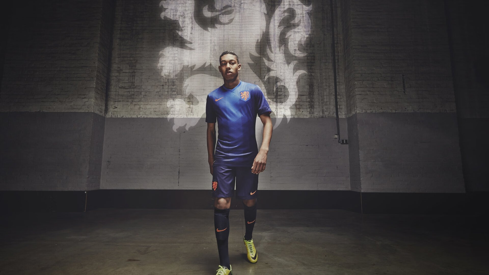 那不勒斯对阵巴拉圭？一场跨越时空的足球对话，莱奥里程碑照亮绿茵传奇